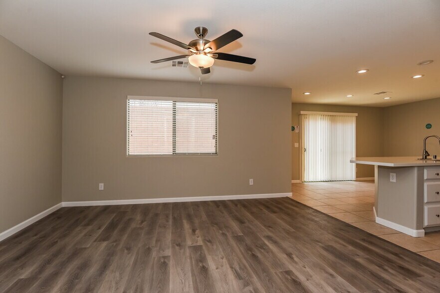 Building Photo - 10974 Florence Hills St