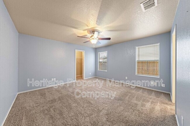 Building Photo - 915 Ridingate Farm