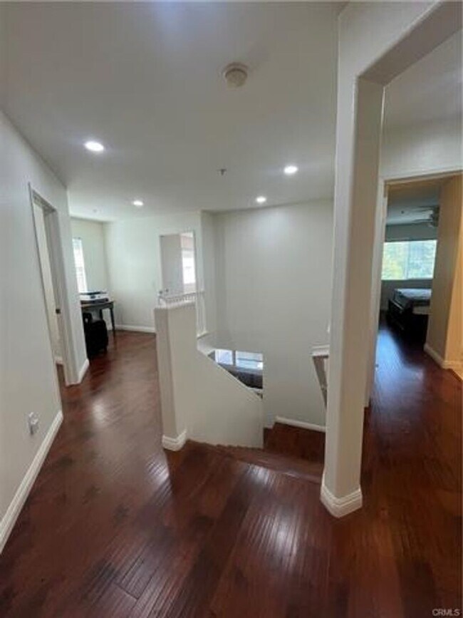 Building Photo - Beautifully designed townhome