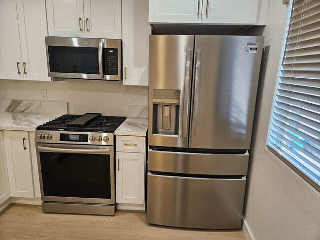 Building Photo - Modern Comfort Meets Convenience — 4-Bedro...
