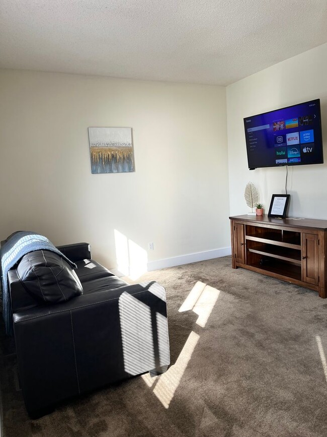 Primary Photo - One bedroom, walking distance to Downtown!
