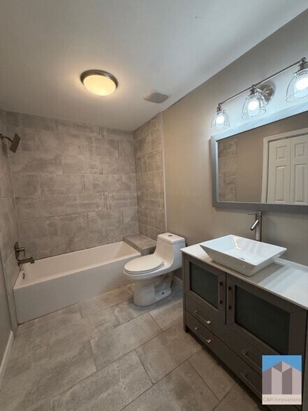 Building Photo - 133 McGill Park Ave NE