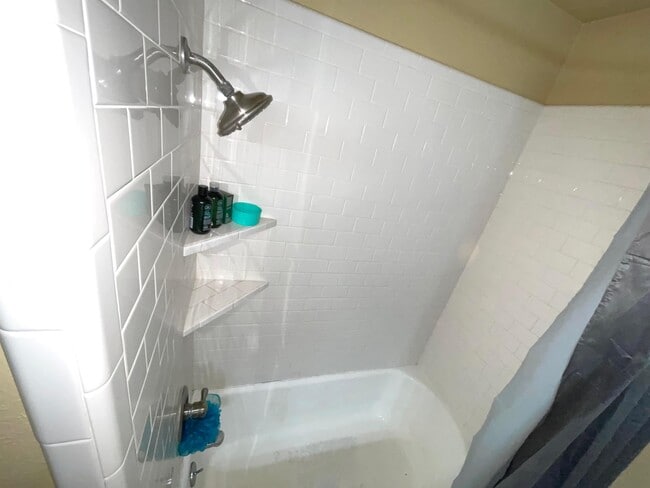 Building Photo - 6213 Avenue W