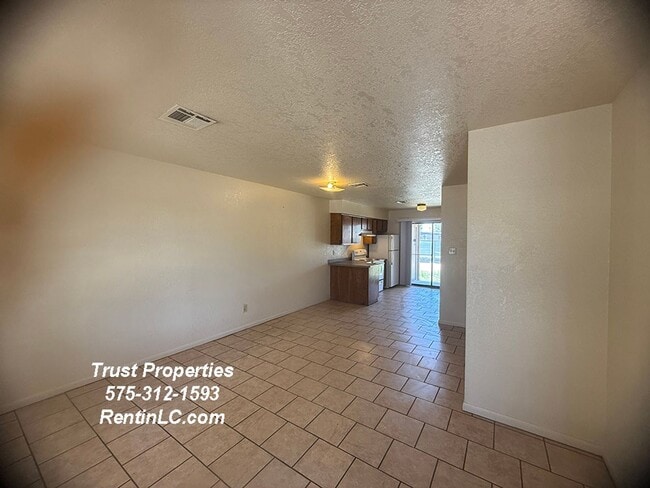 Building Photo - 472 Cll De Oro
