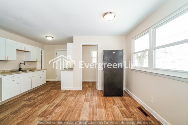 Building Photo - 212 E Alcott Rd