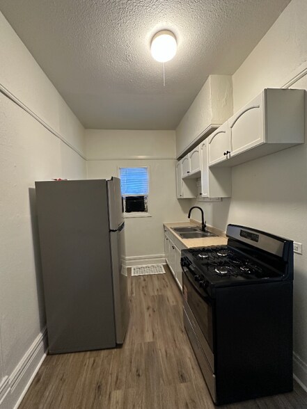 Building Photo - 57 N Chicago St