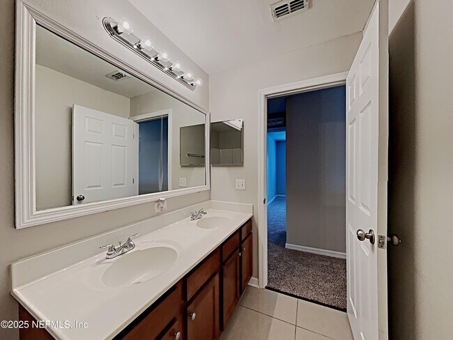 Building Photo - 5596 Ashleigh Park Dr