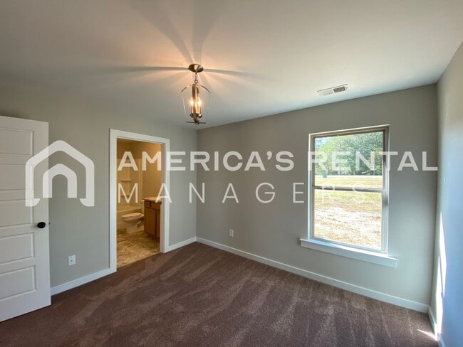 Building Photo - Home for Rent in Talladega, AL...Available to View with 48-hour notice!!!