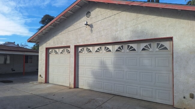 Building Photo - Charming 4 Bedroom 2 Bathroom home with Bonus Room Near Planz Park!