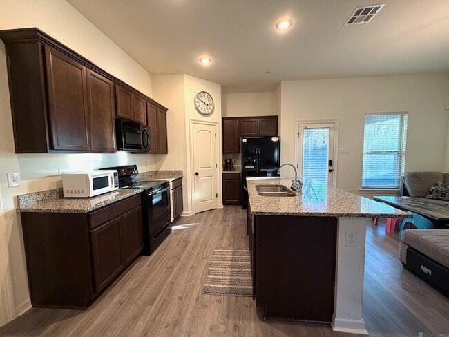 Building Photo - 40087 Trace Ave