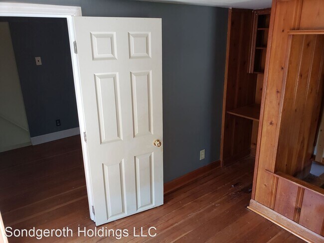Building Photo - 2 br, 1 bath House - 404 4th St.