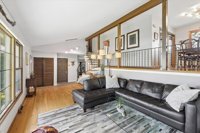 Building Photo - 4 E Noyes St