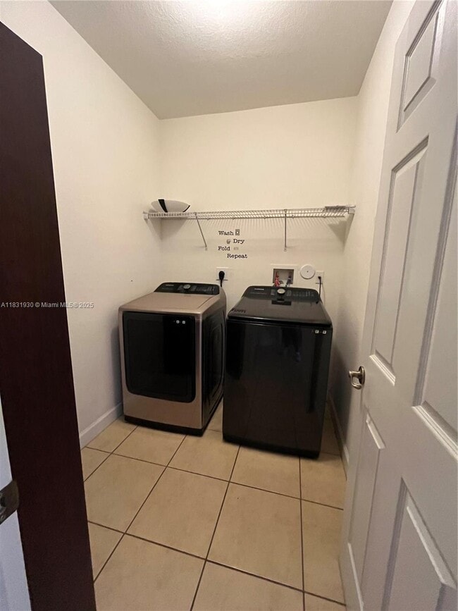 Building Photo - 9140 SW 153rd Ave