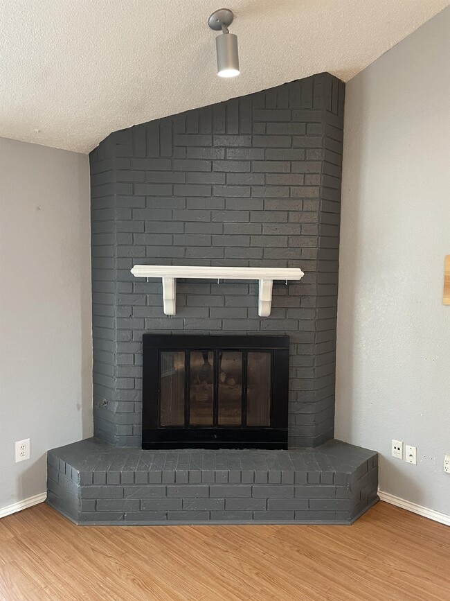 Building Photo - 2134 Lonnie Ln