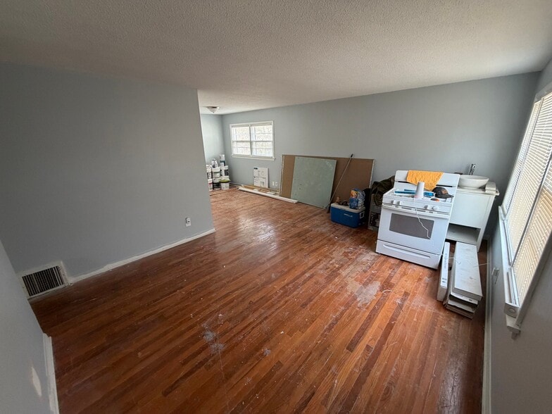 Building Photo - 1120 Highmont Dr