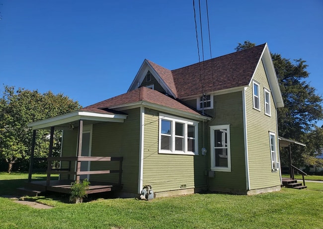Building Photo - Spacious 2 story home near OTC