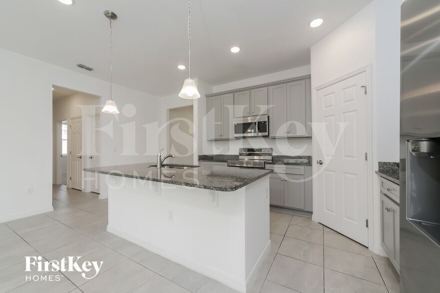 Building Photo - 1246 Ponca Rd