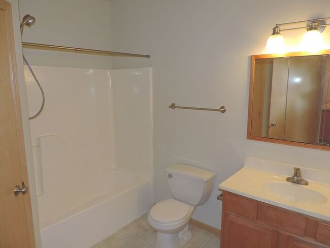 Building Photo - $1,425 | 2 Bedroom, 2 Bathroom Apartment |...