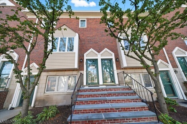 Building Photo - 58A Ridgedale Ave