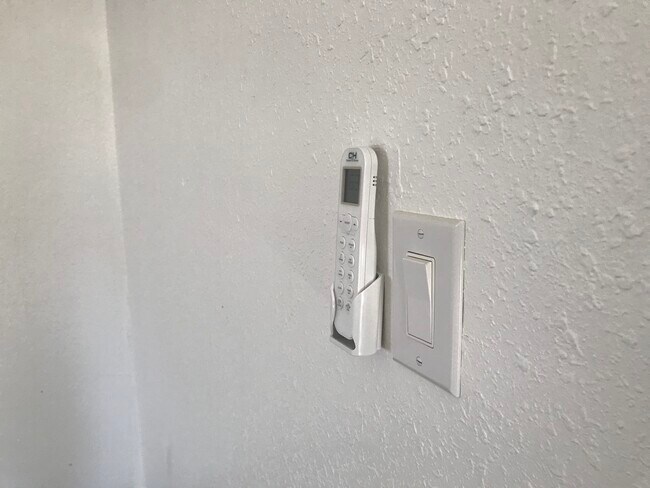 AC Remote 1 - 2709 Cardinal Ave