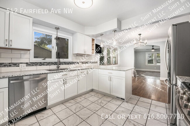 Building Photo - 542 Fairfield Ave NW