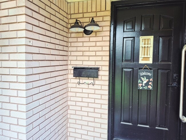 Building Photo - 854 Shawnee St