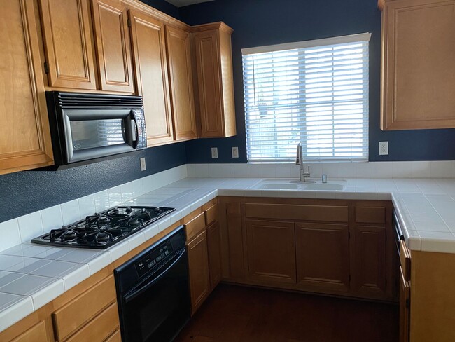 Building Photo - Beautiful Townhouse in Escala