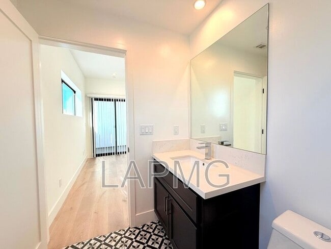 Building Photo - 3414 London St