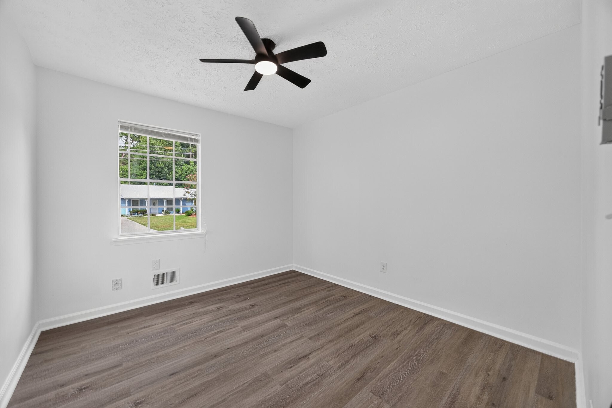 Building Photo - 9175 Settlers Grove Rd NE