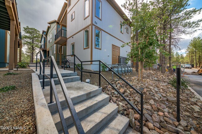 Building Photo - 3001 E Butler Ave