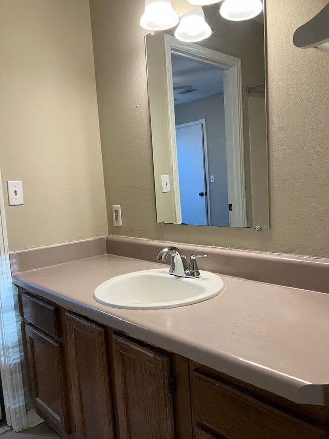 Building Photo - 2 story end unit condo - 1 month free