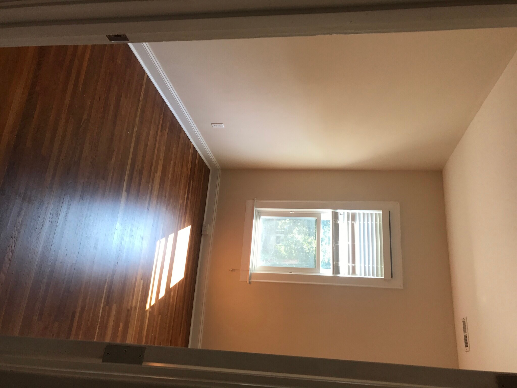 Building Photo - 403 8th Ave