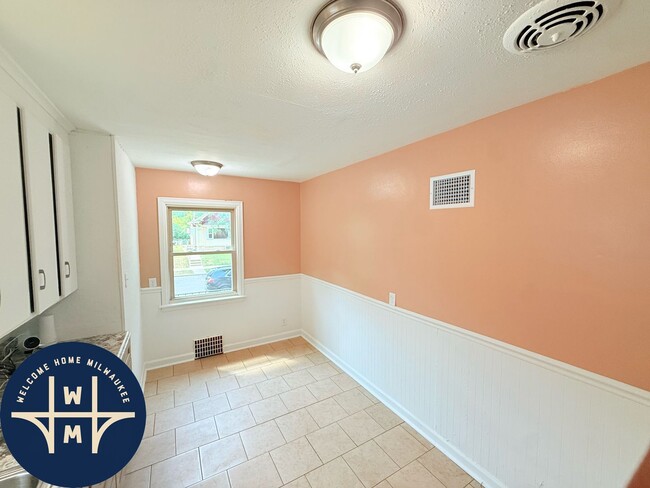 Building Photo - 4634 N 39th St