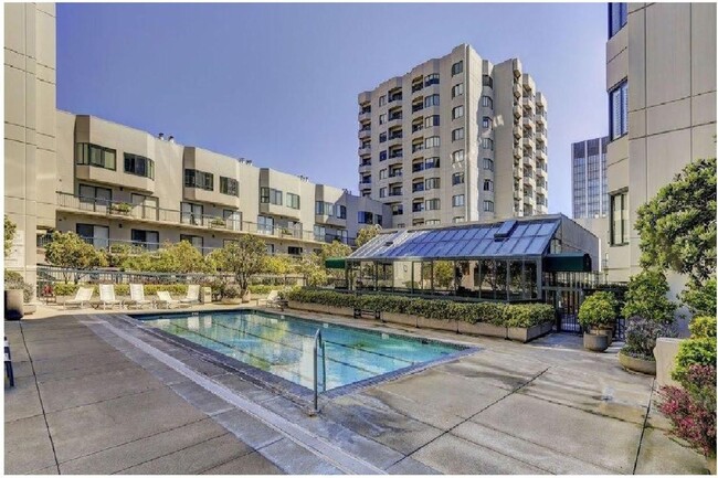 Building Photo - Beautifully Updated and Furnished 1BR Cond...