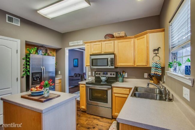 Building Photo - 4 br, 2.5 bath House - 1701 Portway CT.