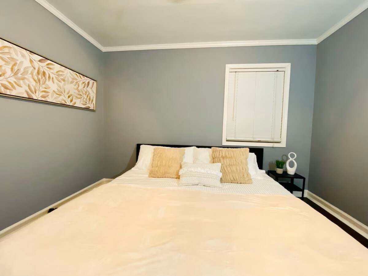 Mirror Bedroom 2 - 1524 Woodland Cir SE