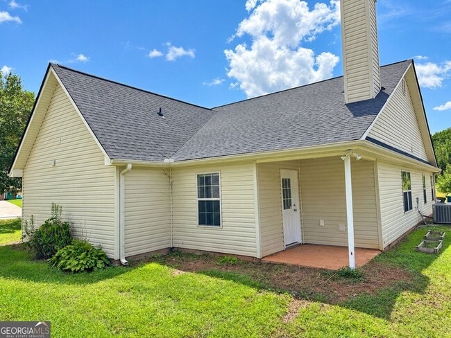 Building Photo - 561 Highland Pointe Dr
