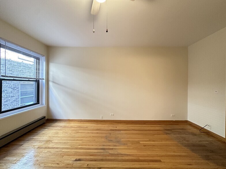 Building Photo - 640 W Barry Ave