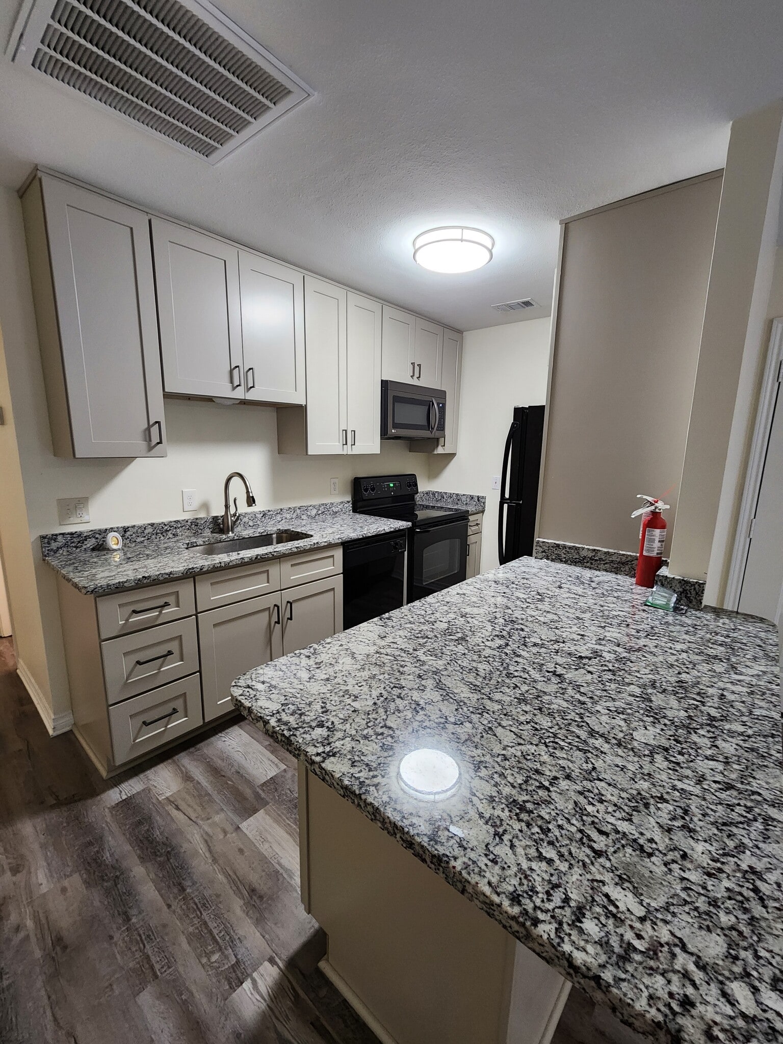 Building Photo - 4780 Pontchartrain Dr