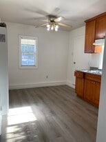 Building Photo - 427 Mignot Ln