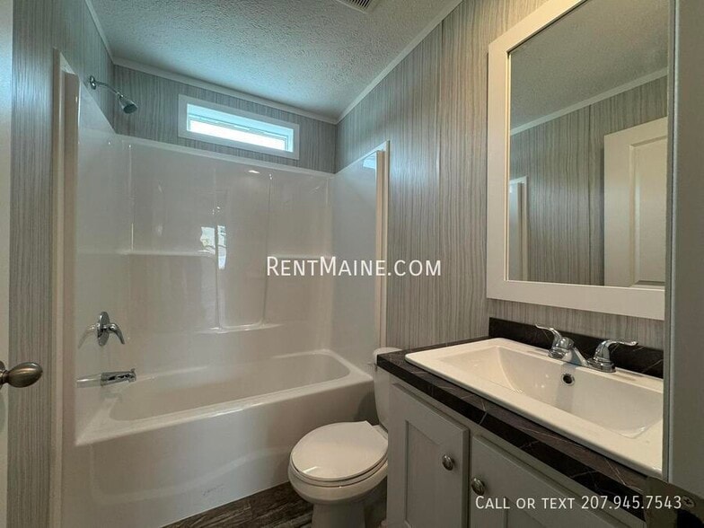 Building Photo - 111 H St