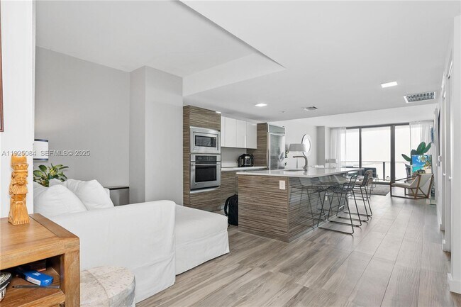 Building Photo - 460 NE 28th St