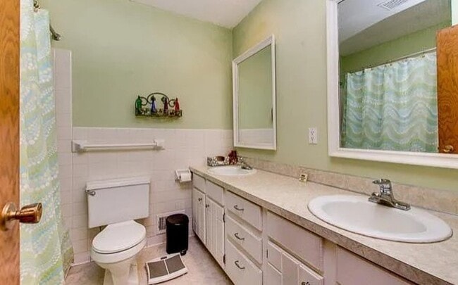 Building Photo - 10554 Monticello Ln N