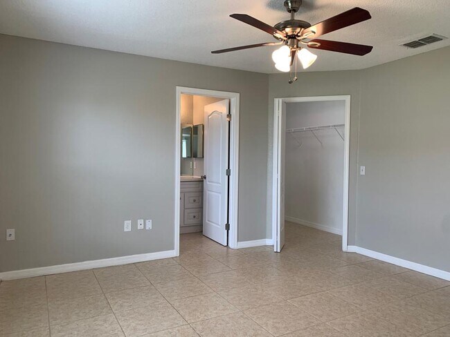 Building Photo - 6017 Live Oak Drive