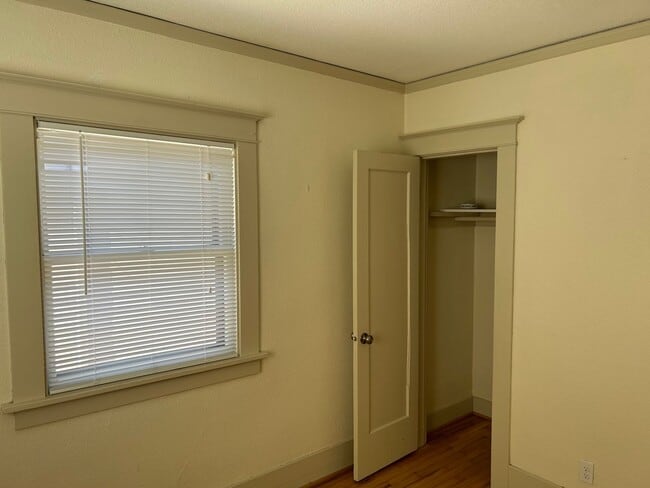 Building Photo - Updated Vintage Home