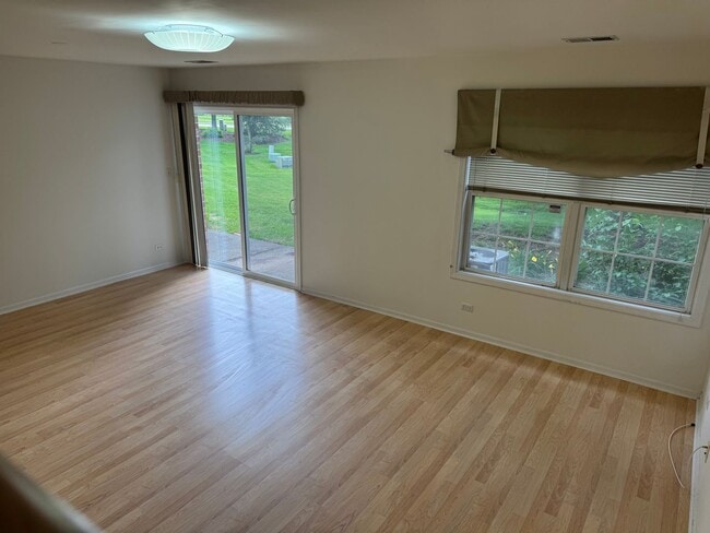 Building Photo - Popular, Turnberry Manor 2BR, 2.5BA, 2-STORY, 1CGAR