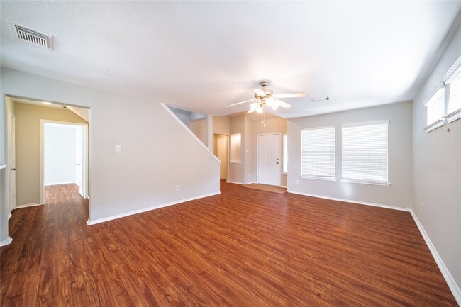 Building Photo - 930 Lancaster Lake Dr