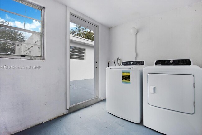 Building Photo - 522 NW 47th Terrace