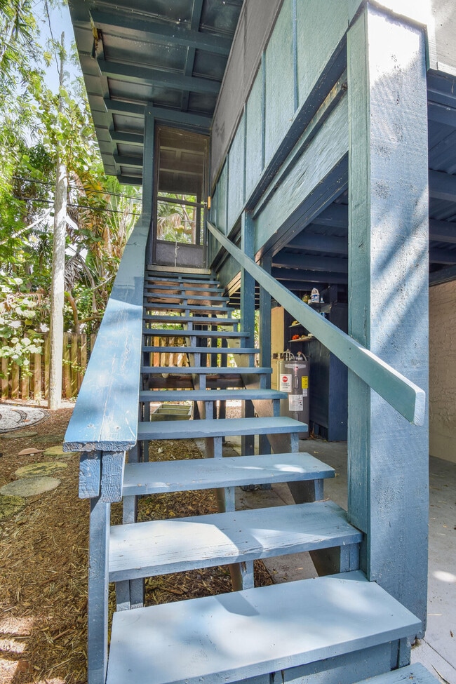 Building Photo - 310 Columbia Dr