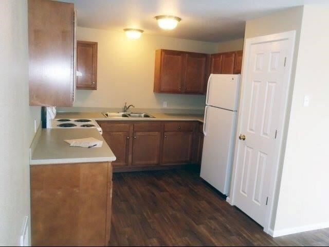 Building Photo - 200 High School Rd NE